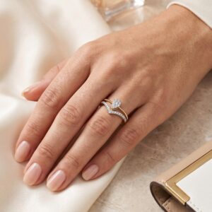 Close-Up of 25 Natural Round Brilliant Diamonds in DLR1568 Ring